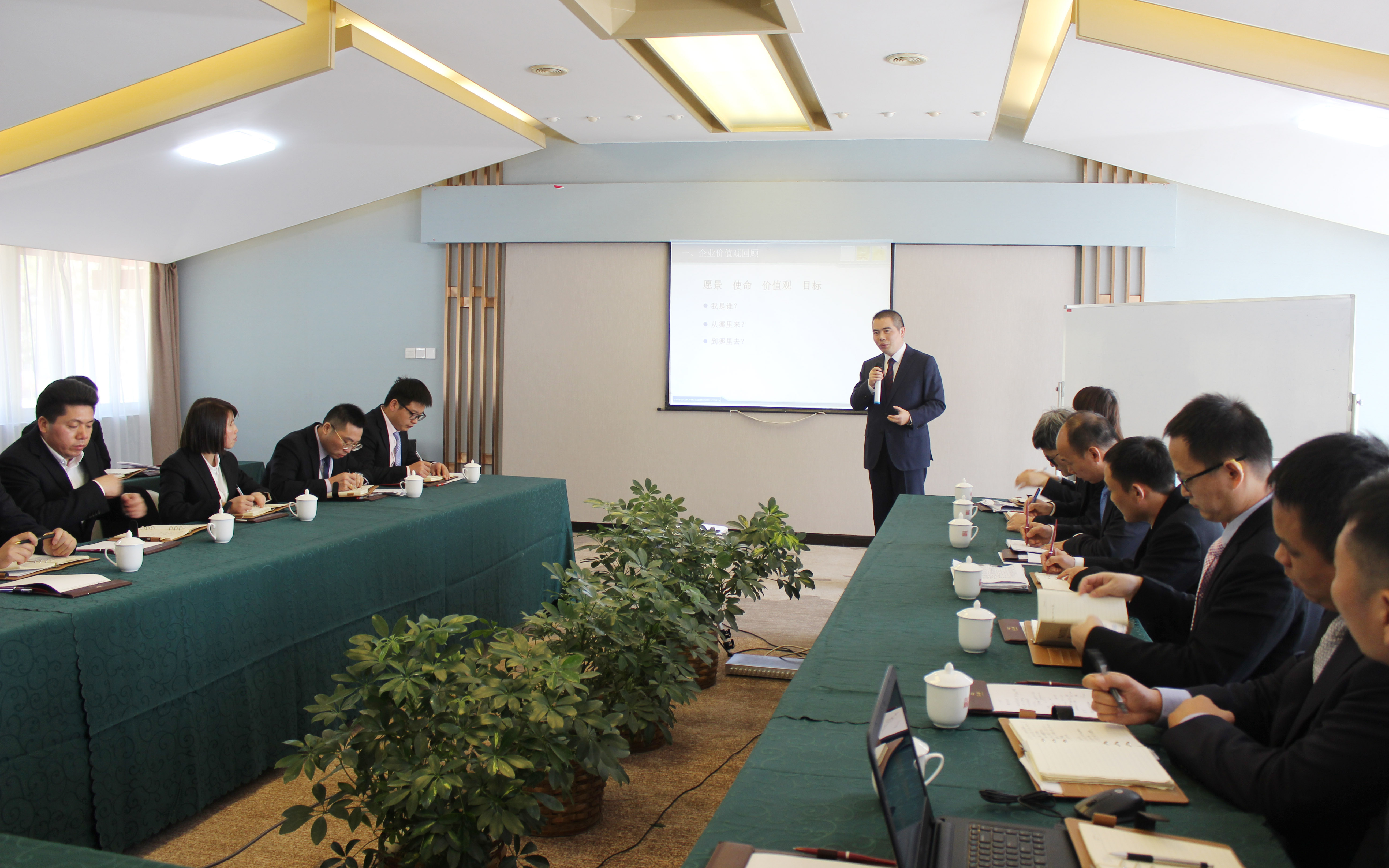 專業(yè)化、素質(zhì)化、職業(yè)化